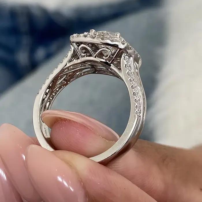 Bague de fiançailles en diamant cultivé en laboratoire