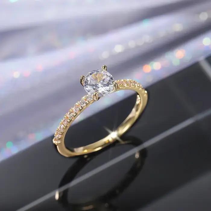 Alliance de mariage Huitan en zircone cubique pour femmes élégante et brillante pour célébrer l'amour et l'éternité occasions spéciales