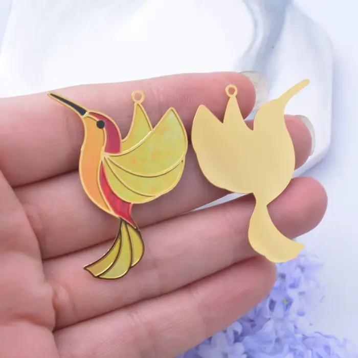 Bijoux d'Oreille en Forme d'Animaux Colorés Charms Romantiques et Mignons pour Femmes Occasions Spéciales Animaux Colorés Boucles d'Oreille