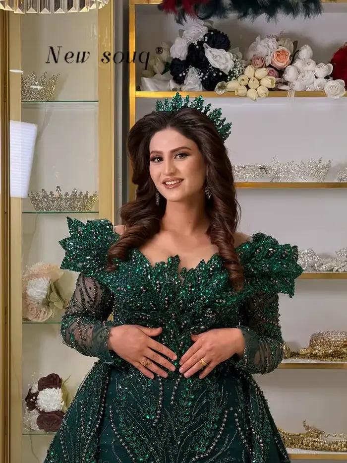 Robes de soirée formelles de Dubaï en deux pièces personnalisées pour femmes musulmanes, avec cristaux de luxe vert émeraude et perles, pour mariages et fêtes
