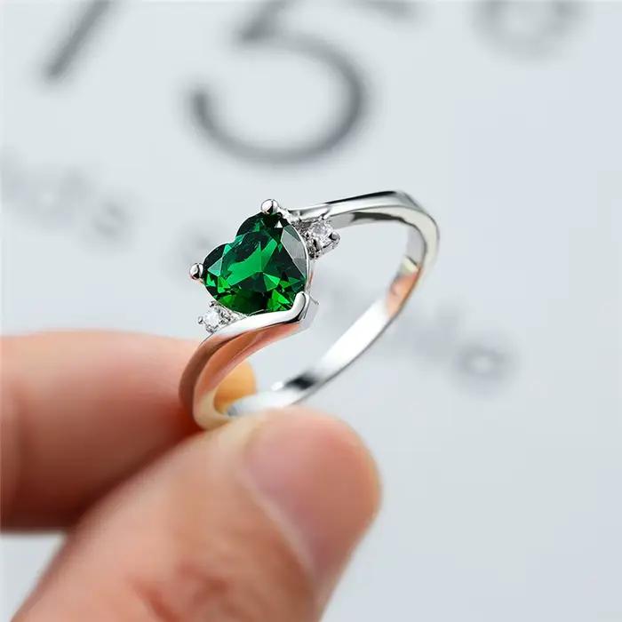 Bague de luxe en pierre de cristal vert pour femmes