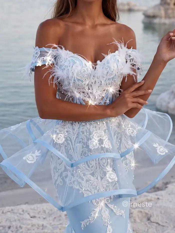 Robe de mariée sirène bleu glace à épaules dénudées