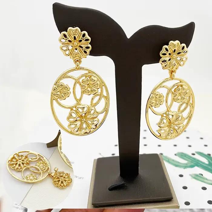Ensemble de bijoux plaqués or pour femmes, collier et bracelet de mariage, bague et boucles d'oreilles élégantes pour occasions spéciales