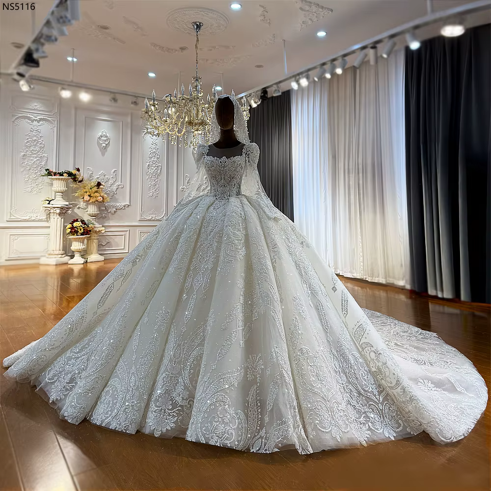 Robe de mariée personnalisée NS5116, nouveau design incroyable 2026, avec voile et perles intégrées