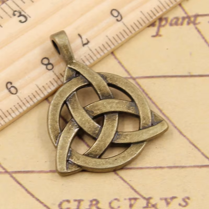 10 pièces breloques celtique noeud amulette 35x27mm tibétain Bronze argent couleur pendentifs Antiqu