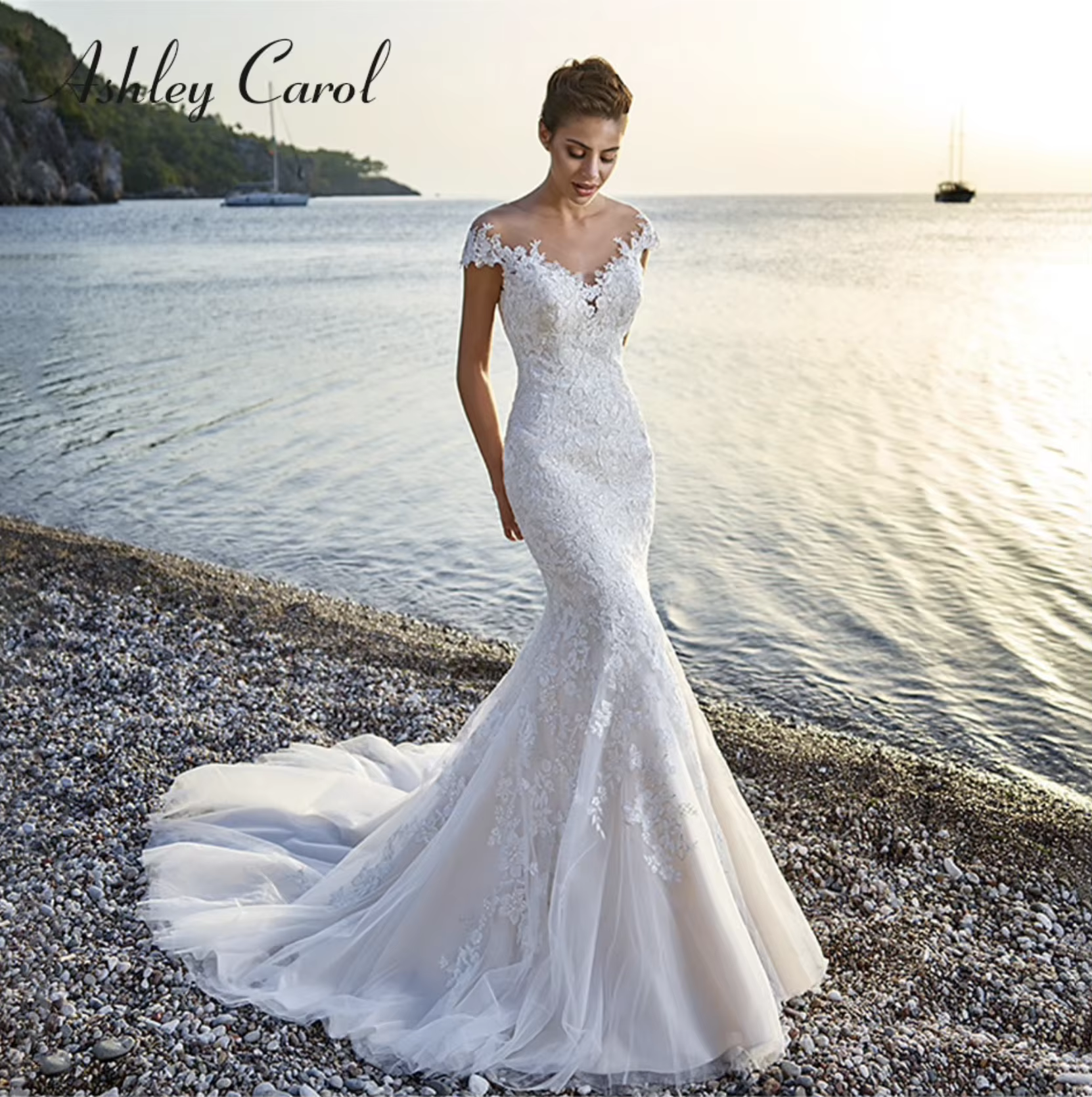 Ashley Carol robes De mariée à manches courtes pour les femmes Appliques col Invisible romantique si