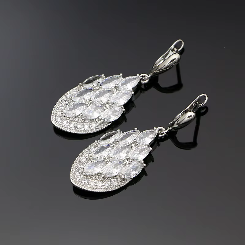 Boucles d'oreilles pendantes en zircon cubique pour femmes, bijoux en cristal rouge, violet, argent,