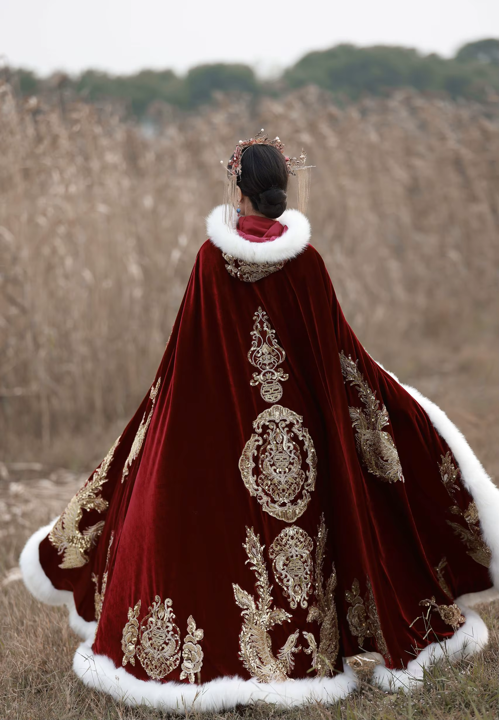 Cape de mariée en velours rouge foncé avec broderie dorée, longs patients chauds, hiver