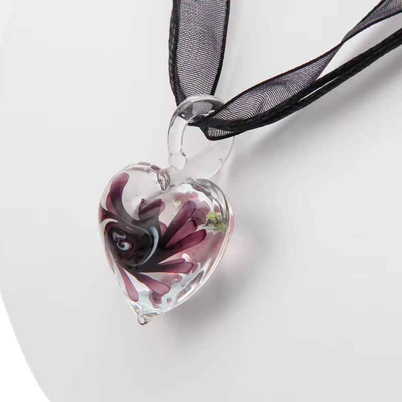 Collier pendentif en verre de Murano, chaîne de ruban de fleurs de coeur violet