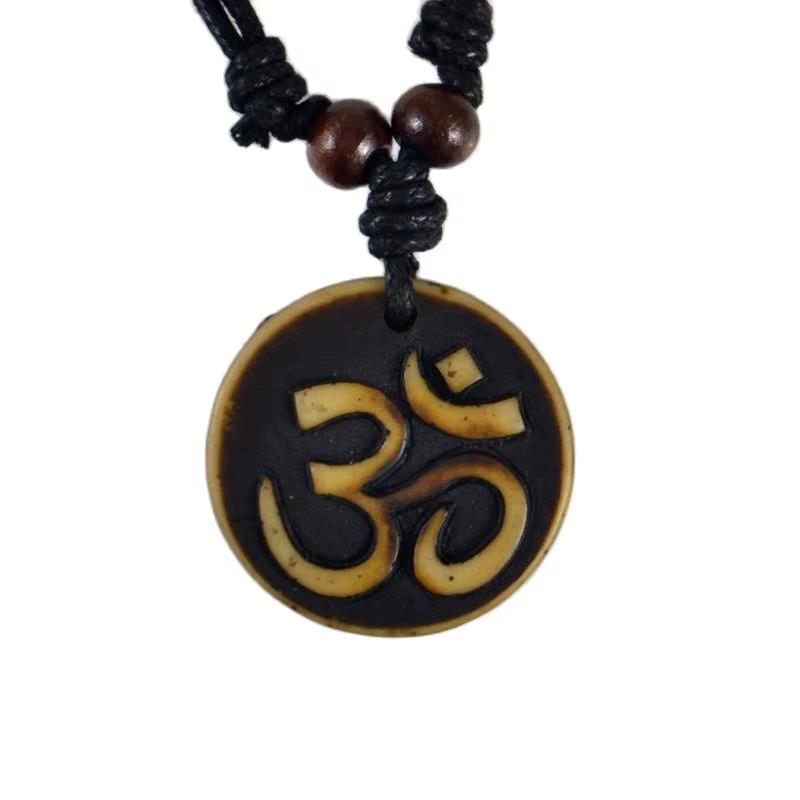 AUM OM Ohm hindou bouddhiste hindouisme Yoga inde résine pendentif collier amulette cadeau chanceux 