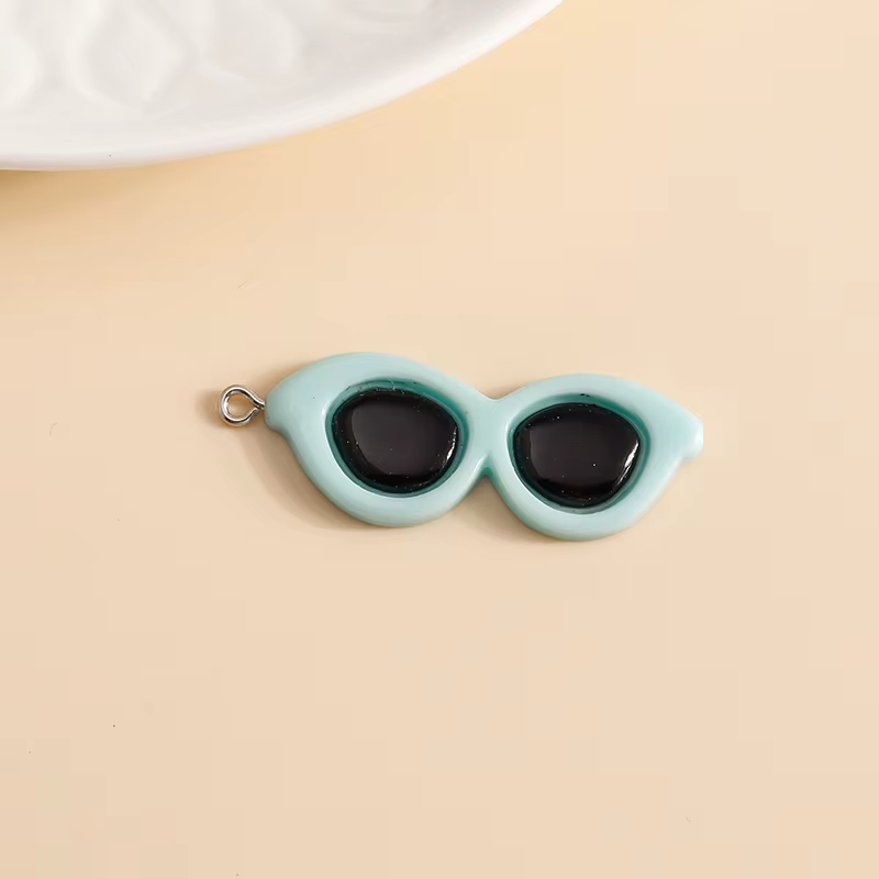 Leslie résine dessin animé Cool lunettes de soleil breloques pour la fabrication de bijoux boucles d
