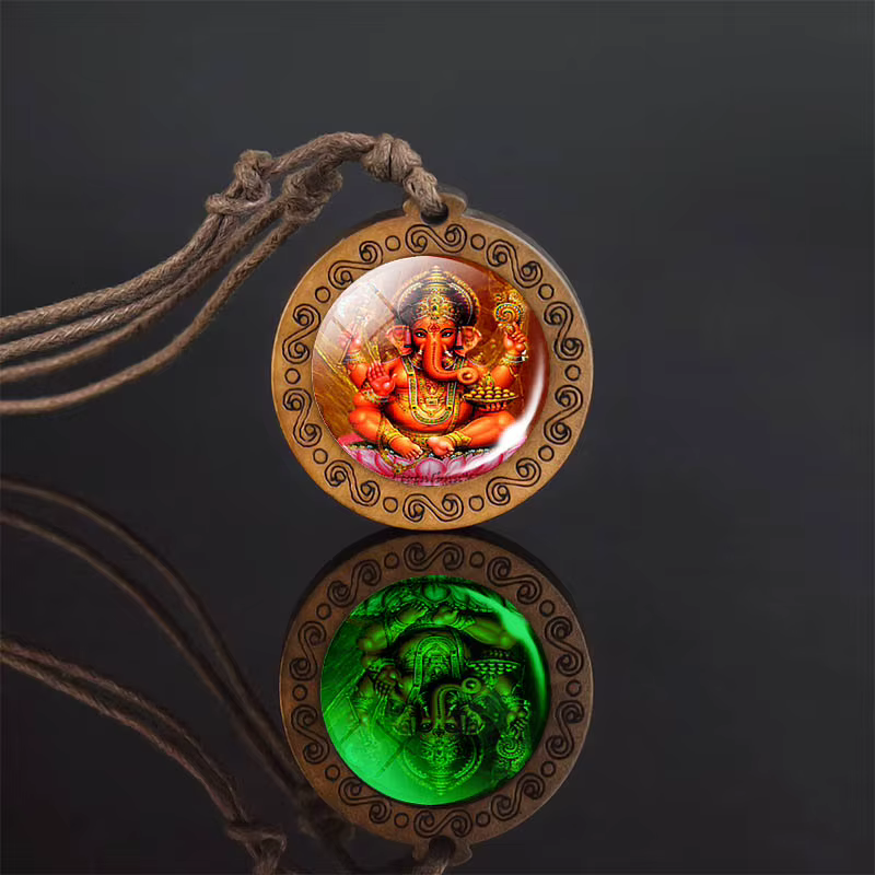 Collier Bouddha qui brille dans le noir, bijoux indiens, art hindou, pendentif en bois avec image de