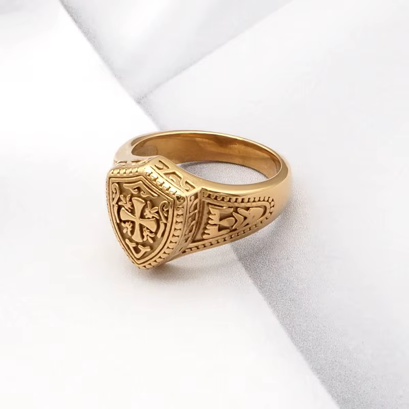Temple gothique plaqué or croix chevalier femmes bague bouclier gardes haute qualité bijoux en gros 
