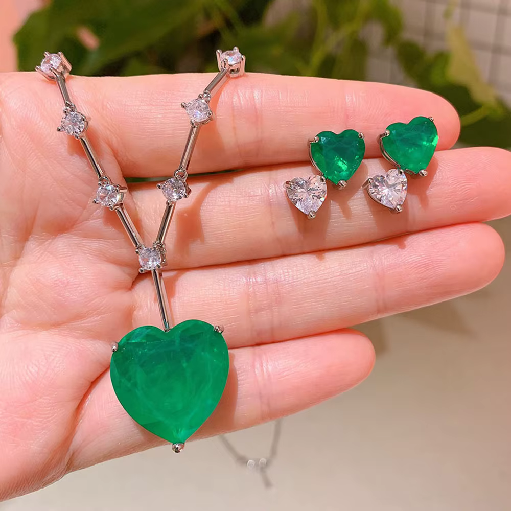 Boucles d'oreilles en diamant émeraude simulé en forme de cœur pour femme, collier pendentif de luxe