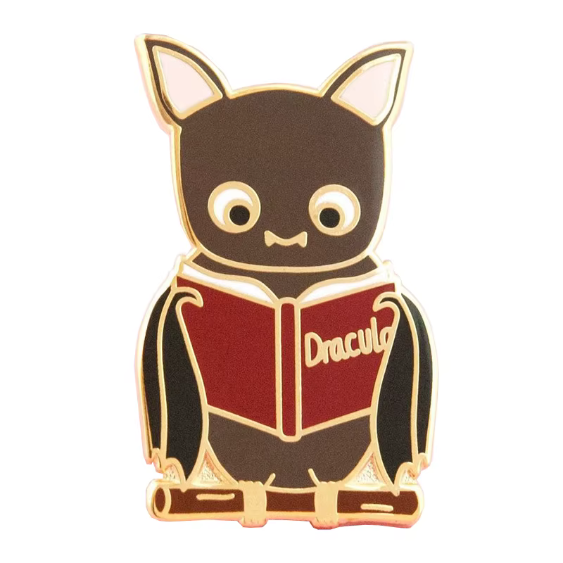 Broche en émail Drácula, broche de livre de lecture drôle, badge de littérature gothique, décor de s