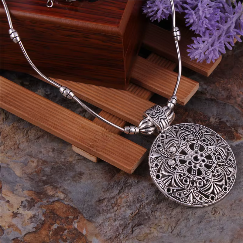 Bijoux tibétains Vintage argent plaqué bohème creux sculpté pendentifs ronds colliers chaîne collier