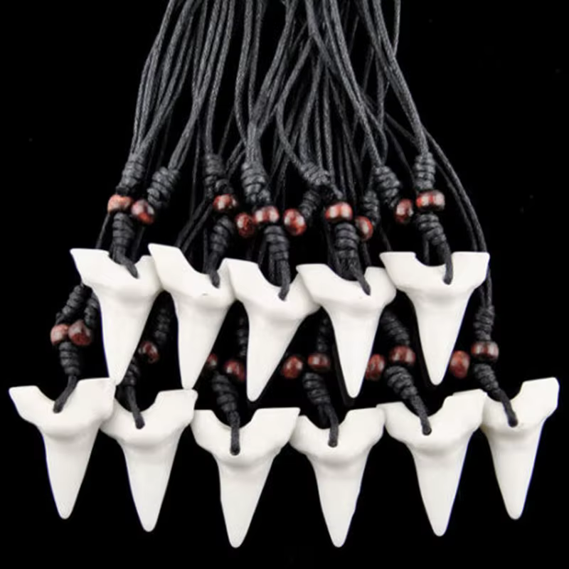 12 pièces Imitation Yak os requin dent collier dents blanches amulette pendentif pour hommes femmes 