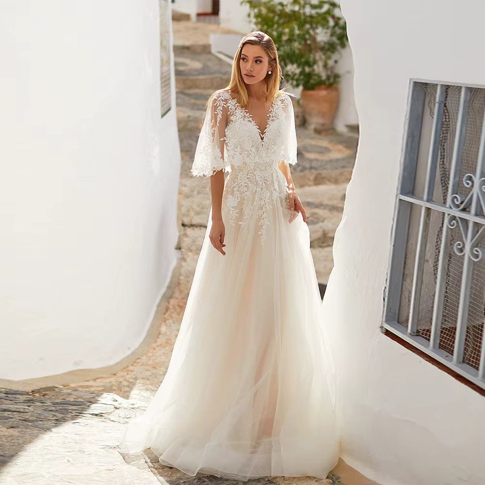Robe de Mariée Romantique Personnalisée Style Boho, Manches Courtes Évasées, Col en V, Dentelle, App