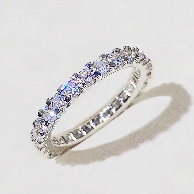 Huitan Bling Bling bagues de promesse avec ronde CZ délicate bague de mariage discrète pour les femm