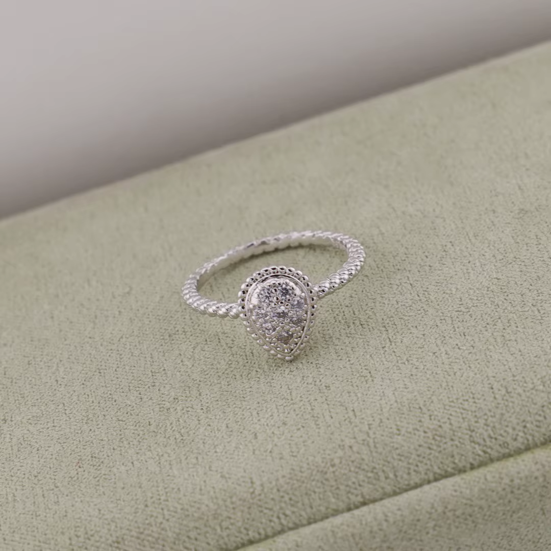 Bague pour femme vintage classique en forme de goutte d'eau. Parfait pour un usage quotidien, cadeau