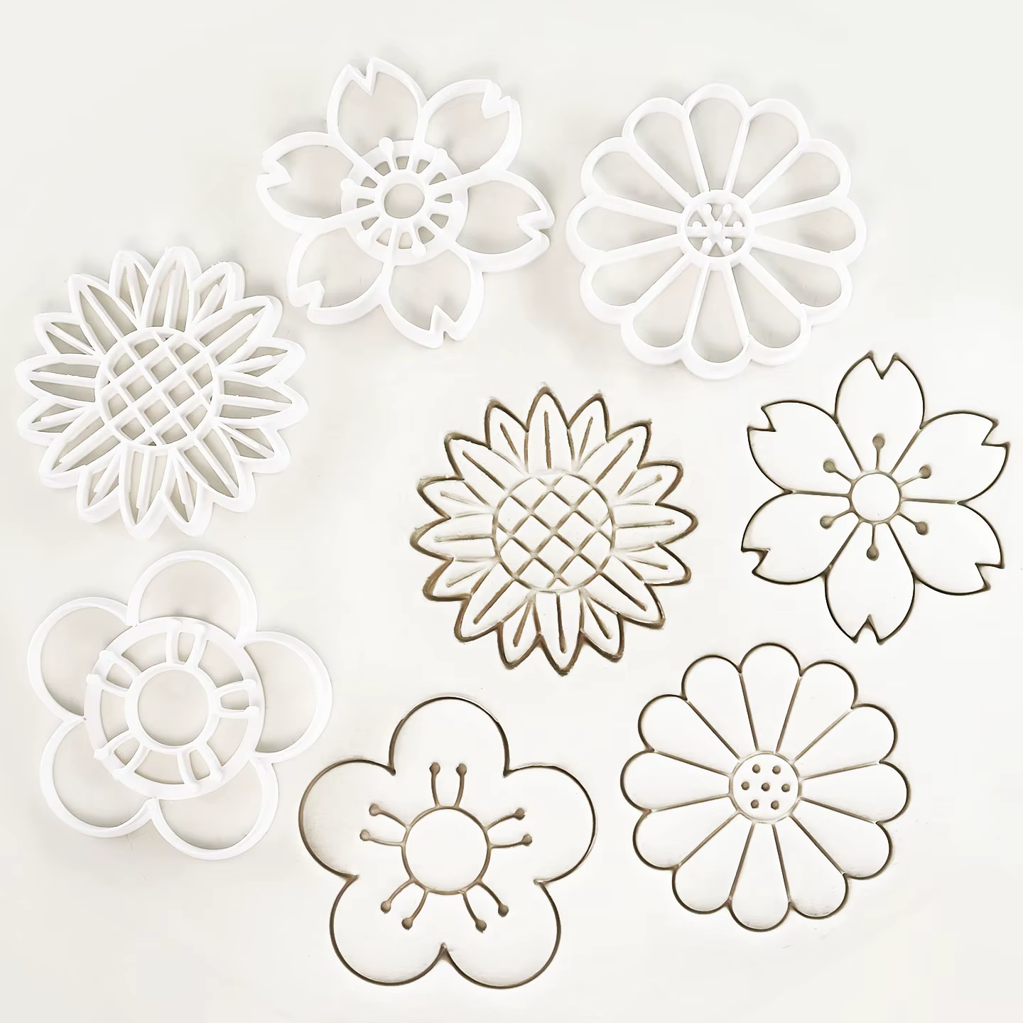 4 emporte-pièces en forme de fleurs (fleur de cerisier, tournesol, marguerite, fleur de prunier), mo