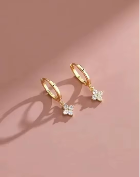 Nouvelle marque de luxe tempérament quatre feuilles fleur Bracelet pour femmes charme couleur or aci