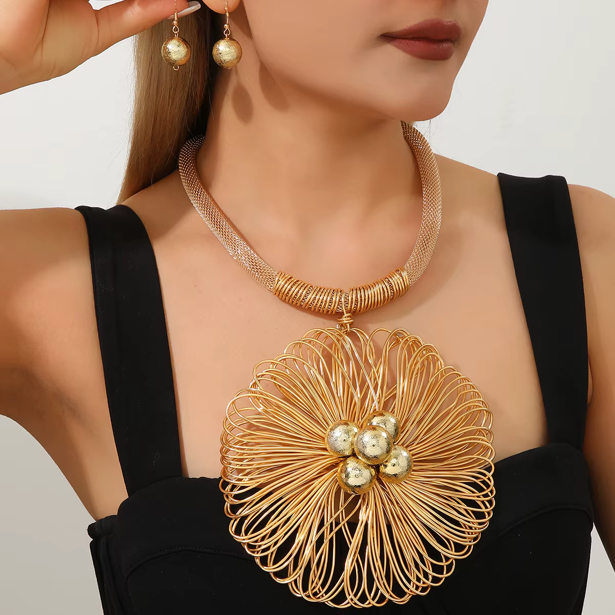 Ensemble de bijoux tendance au design unique, collier et boucles d'oreilles en aluminium fait main e