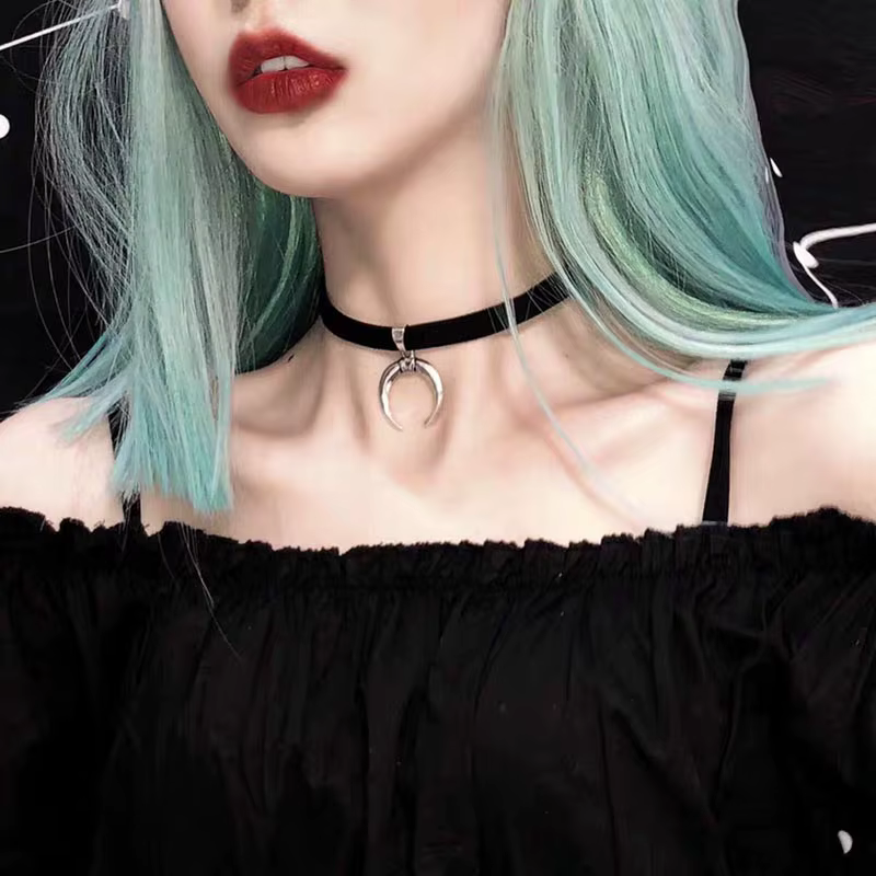 Collier Gothique Lolita Cosplay Sexy Noir et Blanc en Dentelle avec Rivets, Pendentif Nœud Cœur Croi