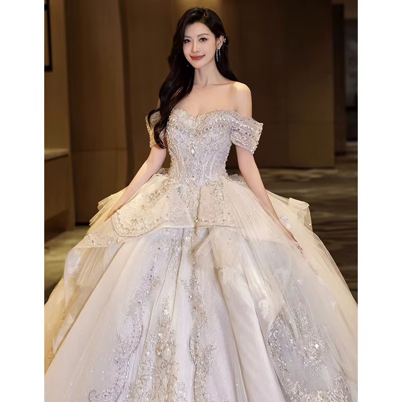 Robe de mariée française asymétrique épaule dénudée, Banquet de fiançailles, luxe, industrie lourde,