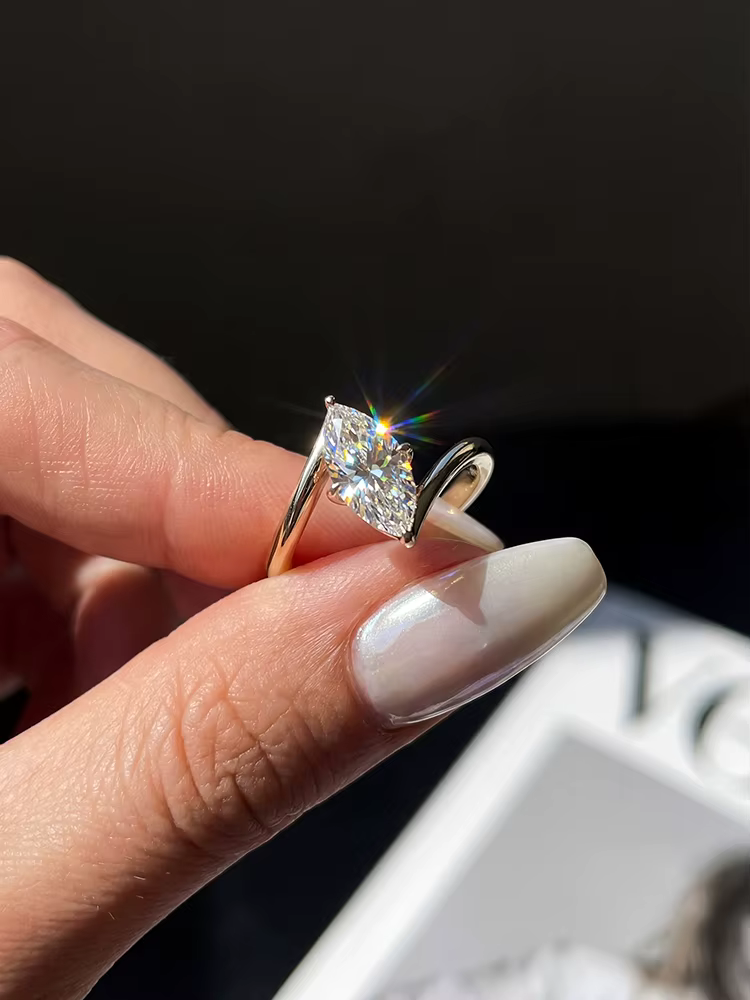 Bague en argent sterling 925 glamour avec diamant Moissanite 2 carats brillant de forme Marquise pou