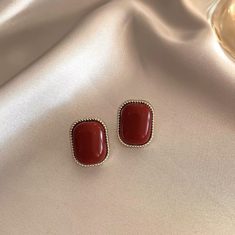 Boucles d'oreilles clous carrées émaillées bordeaux vintage pour femme, en métal couleur or, imitati