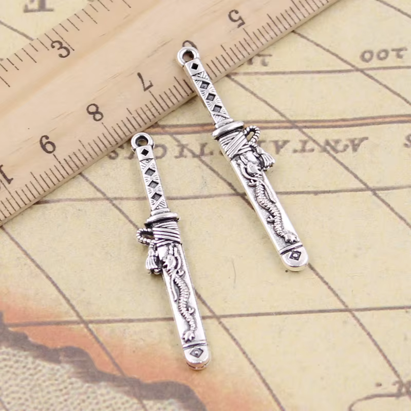 Breloques épée de samouraï en gaine, 44x8mm, pendentifs couleur argent tibétain, fabrication de bijo