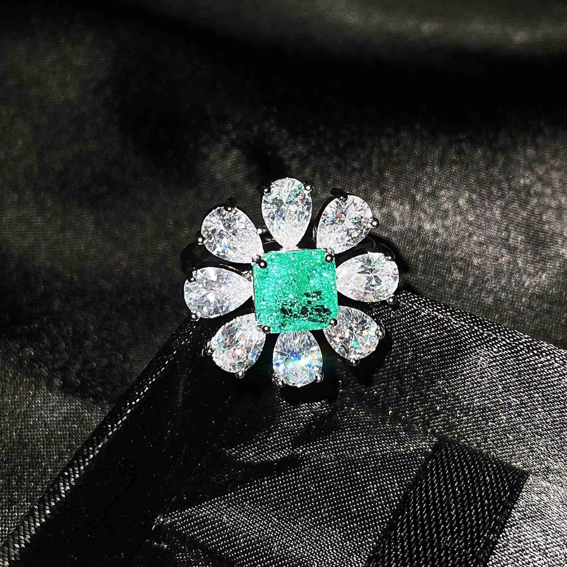 Nouvel ensemble de bijoux de mariage à la mode - Pendentif, bague, collier et boucles d'oreilles en 