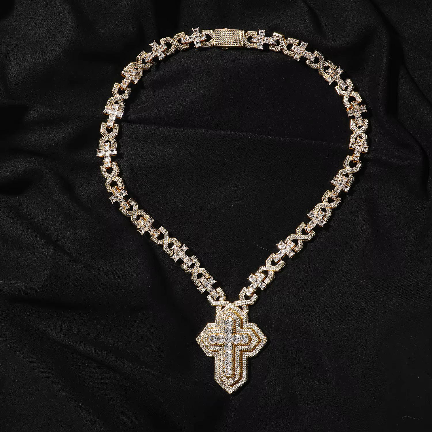 THE BLING KING – collier croisé à 3 couches, exquisitamente conçu, zircone cubique glacée, chaîne à 