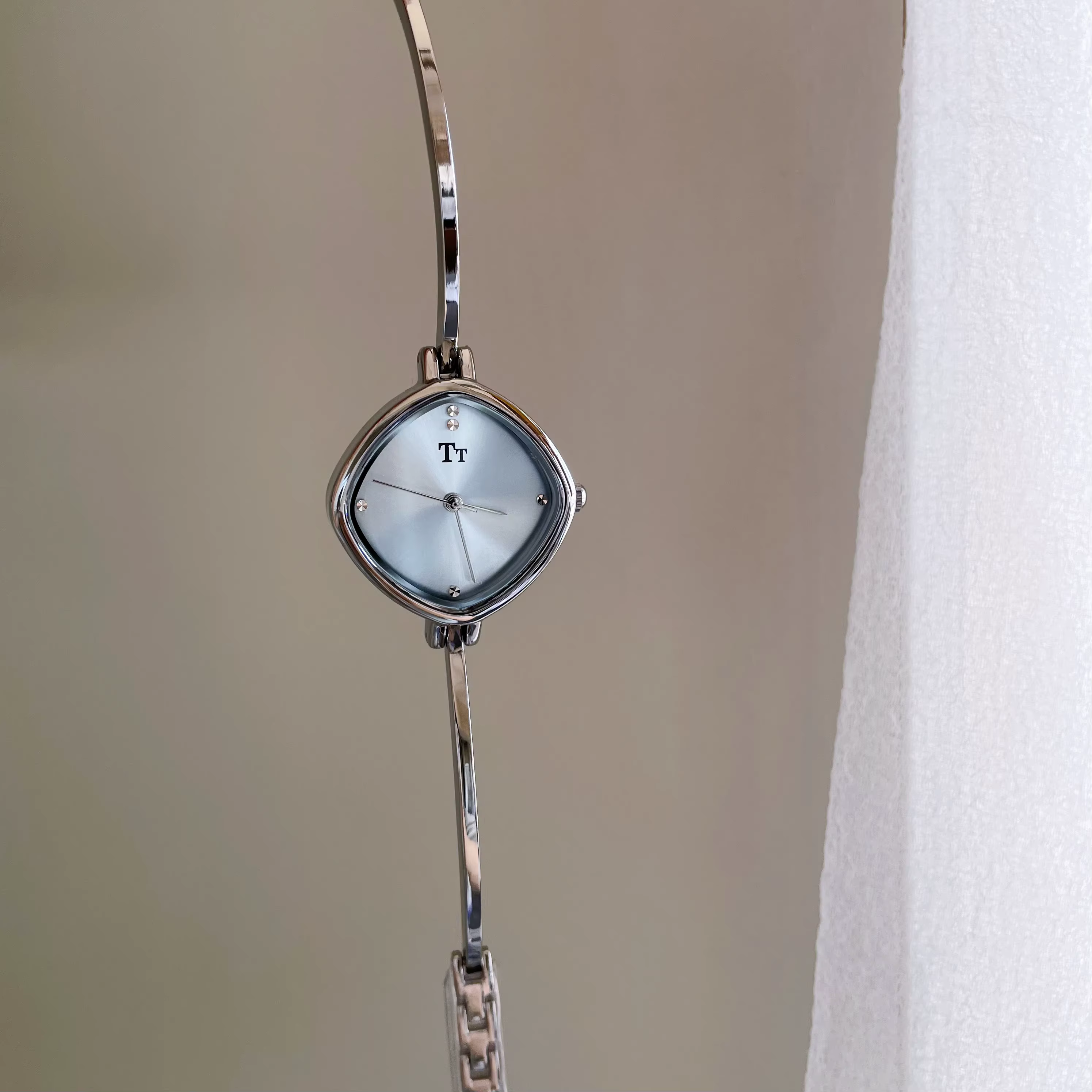 Montre inhabituelle bleu glace pour femmes, Mini cadran en diamant, en acier inoxydable, de haute qu