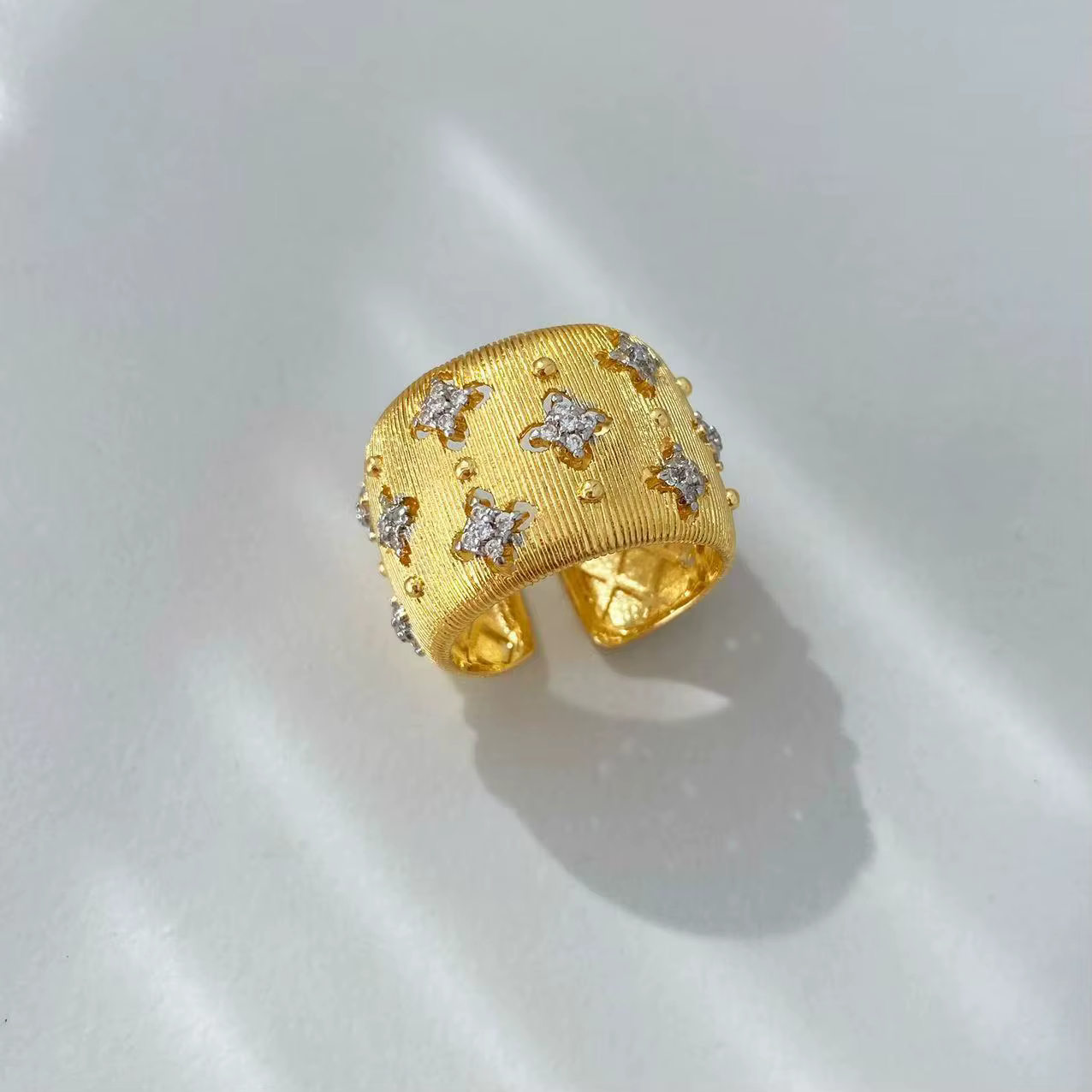 Ensemble de bracelets et bagues en or 18 carats de style luxe léger européen et américain, texture o