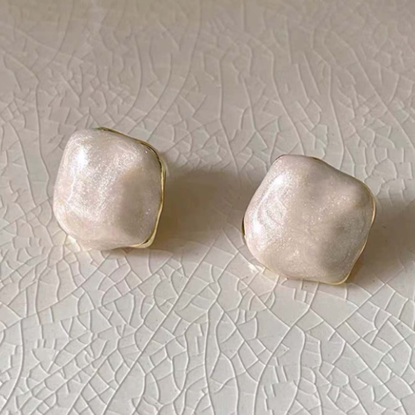Boucles d'oreilles élégantes pour femmes, motif floral style peinture à l'huile française, en coquil