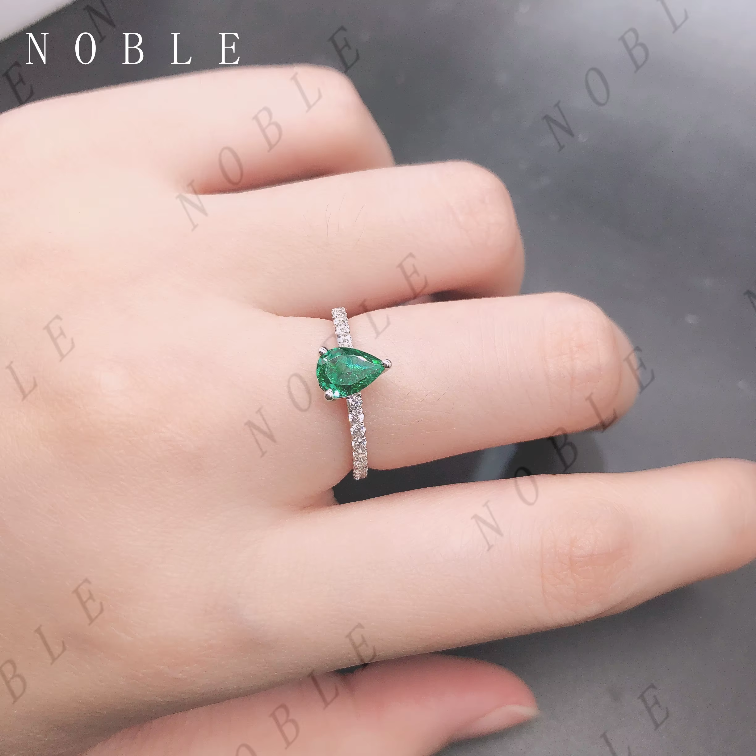Bagues AU750 en or blanc véritable, bague de fiançailles en émeraude en forme de poire 1CT pour femm
