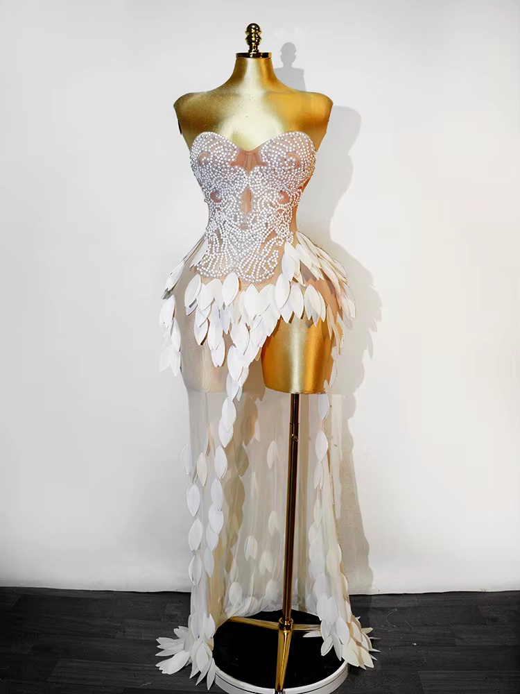 Nouvelle Robe de Soirée Blanche en Plumes, Bustier, Perlée, en Tulle Transparent, Longue, pour Maria