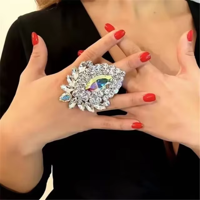 Bague tendance en forme de goutte d'eau, bague de fête à la mode, atmosphère élégante, vente transfr