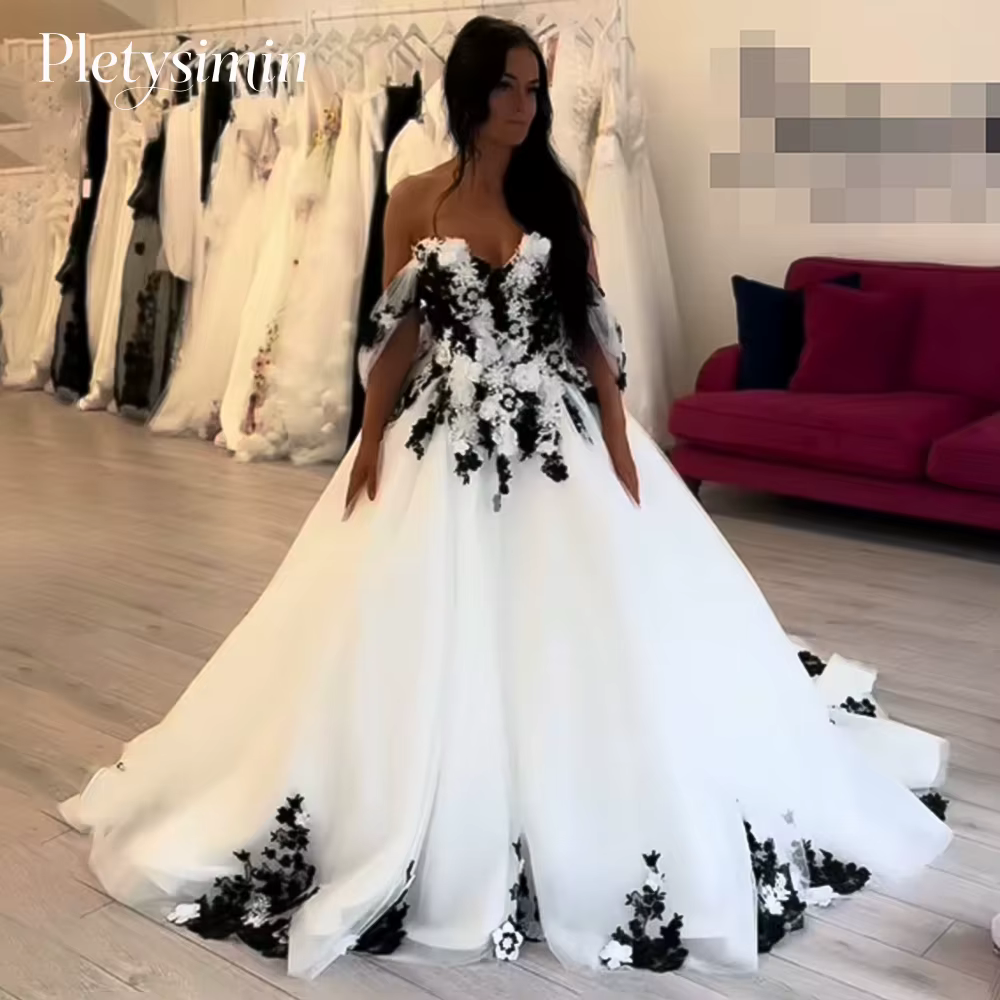 Robe de mariée gothique à épaules dénudées avec dentelle blanche et noire, robe de mariée celtique f