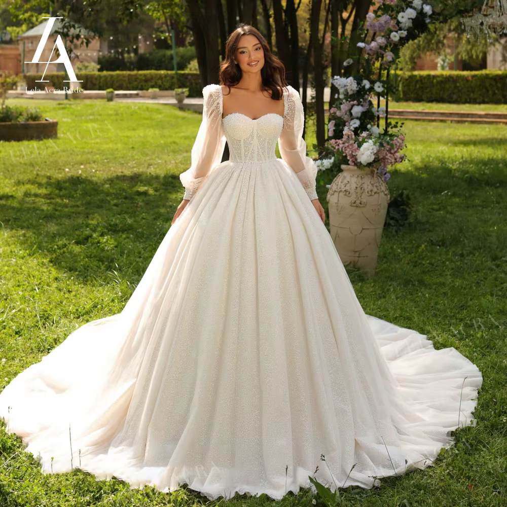 Robe de mariée de bal LelaAcra 2026, luxueuse et brillante, avec perles et manches, style princesse,