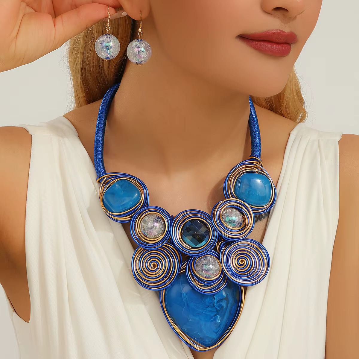 Ensemble de bijoux fantaisie tendance en résine, perles de cristal, fil d'aluminium, collier et bouc