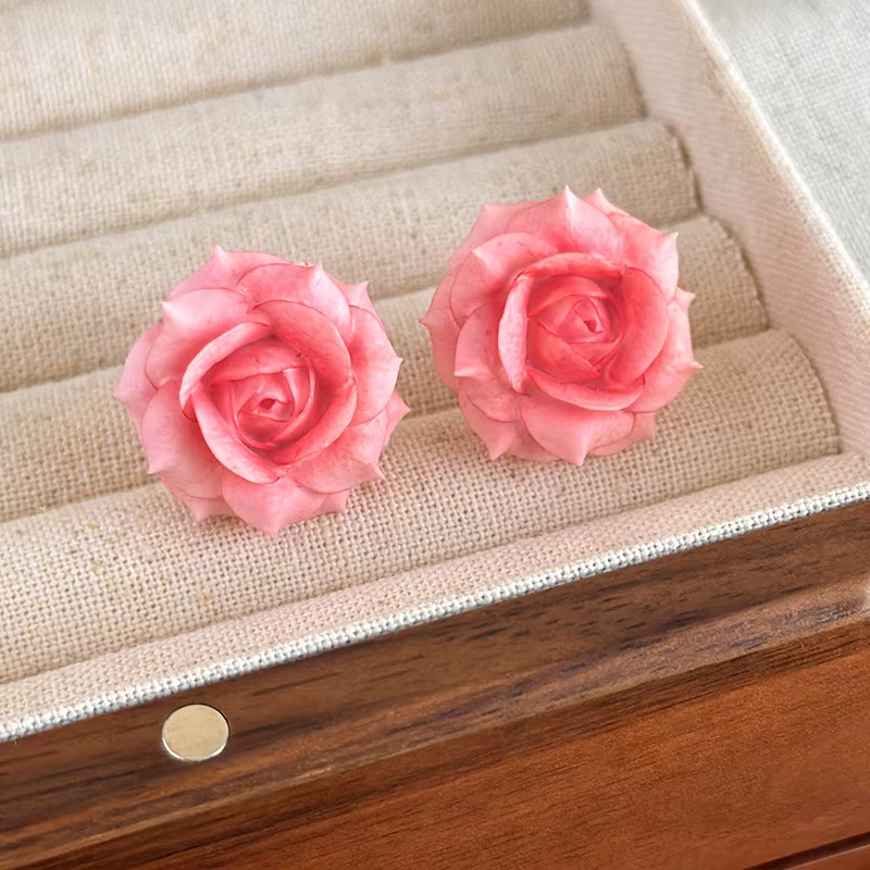 Boucles d'oreilles minimalistes en résine en forme de rose pour femme, design printanier, élégantes 