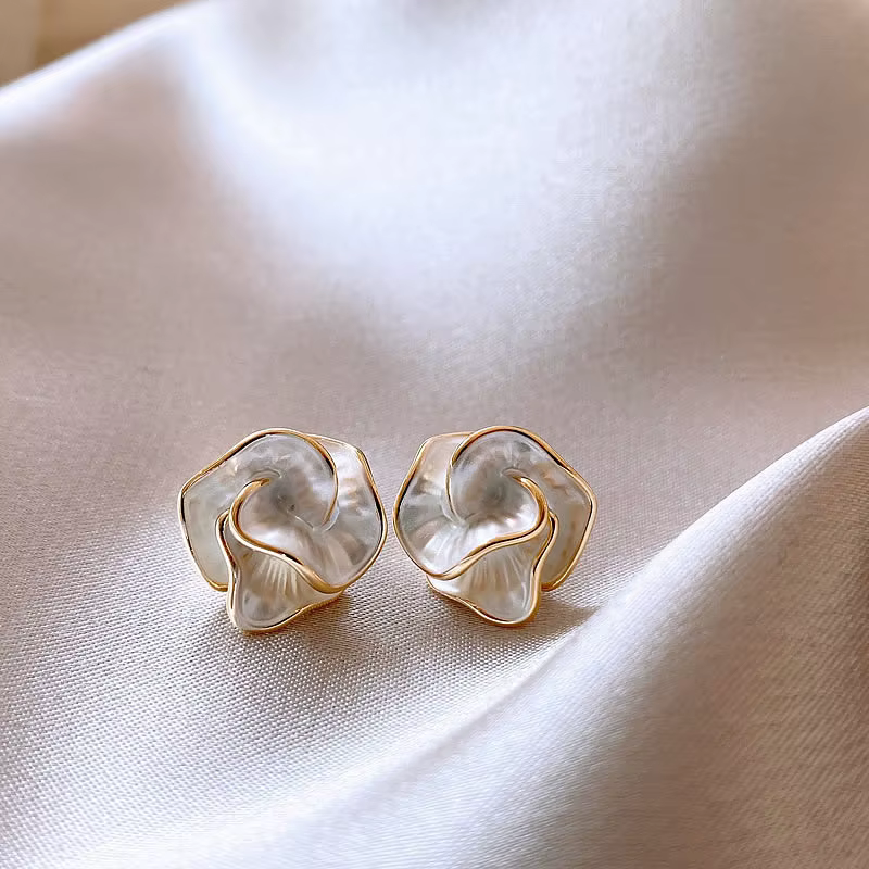 Boucles d'oreilles délicates en forme de camélia pour femmes, design floral unique, boucles d'oreill