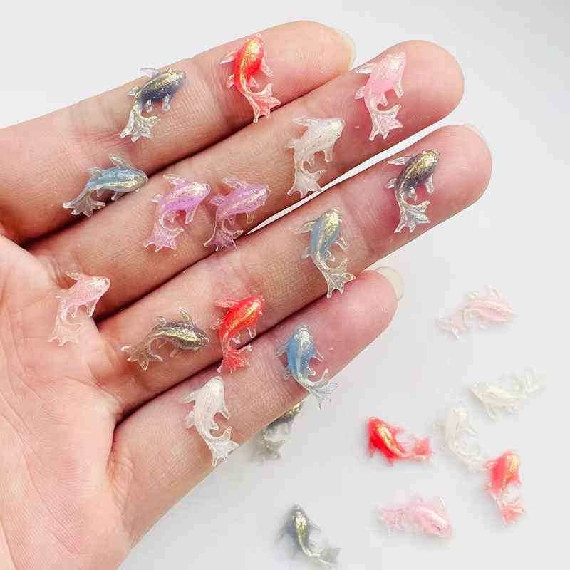 100 pièces nouveau 12*15mm mignon Mini brillant dessin animé poisson rouge résine Figurine artisanat