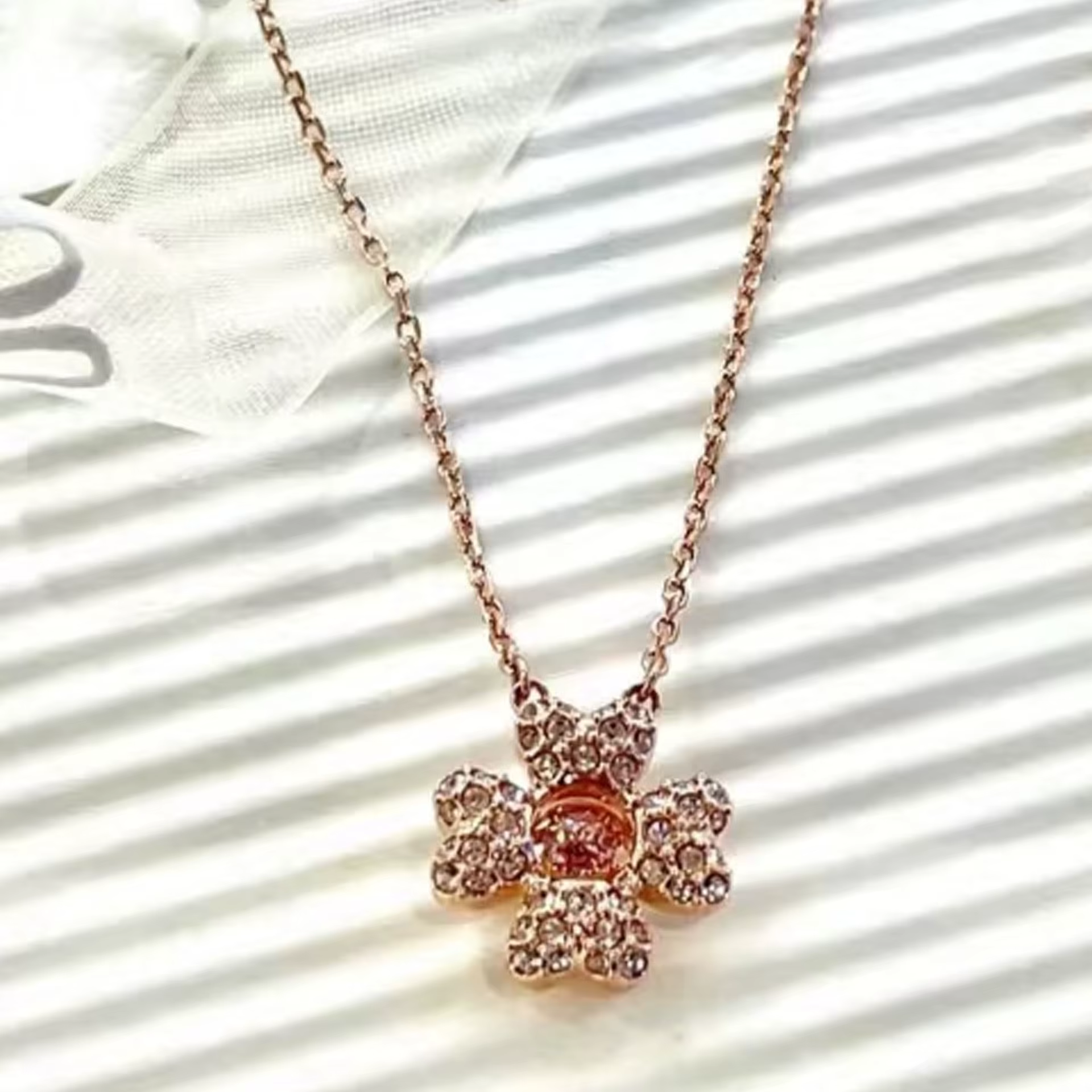 Nouvelle Collection 2026 : Parure de Bijoux Exquise en Or Rose – Collier, Boucles d'Oreilles et Brac