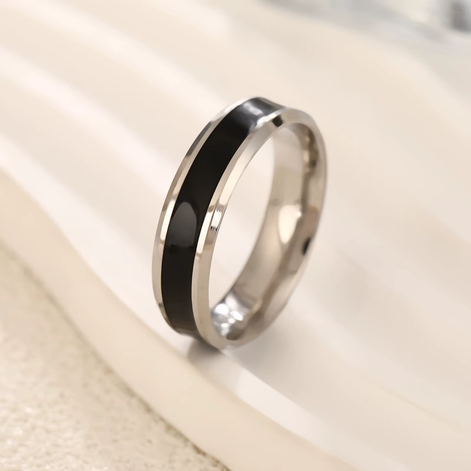 Bague noire en acier inoxydable pour hommes et femmes, minimaliste, lisse, tendance, bijoux de Coupl