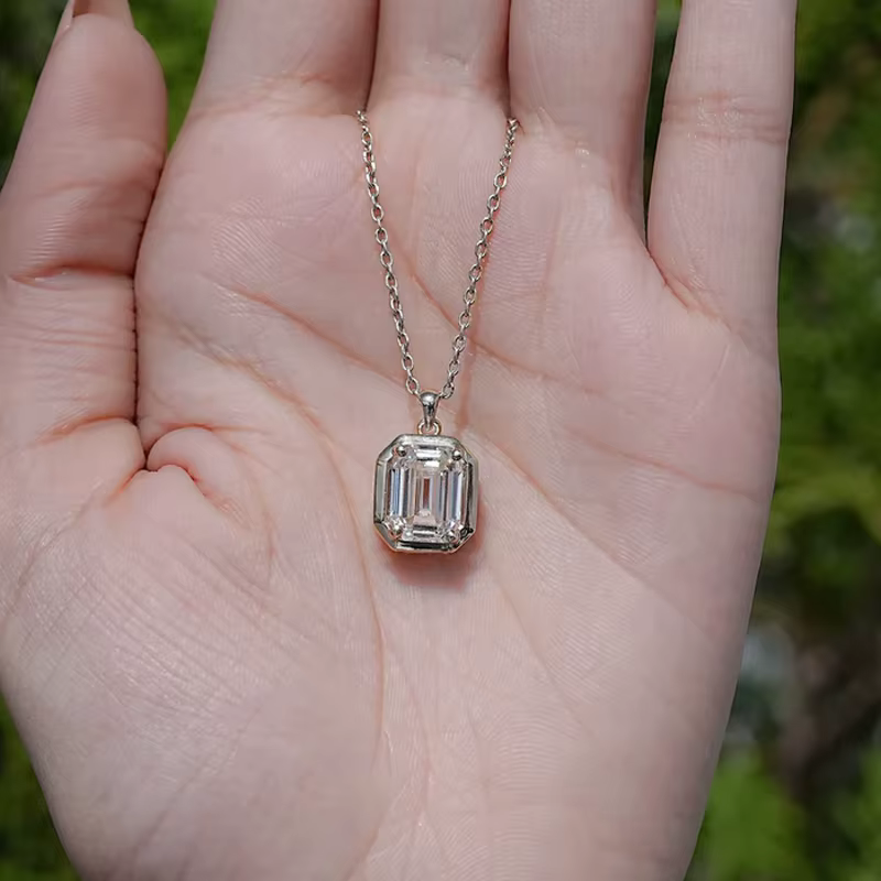OXTAO Collier pendentif solitaire minimaliste taille émeraude pour femme, collier à breloque en mois