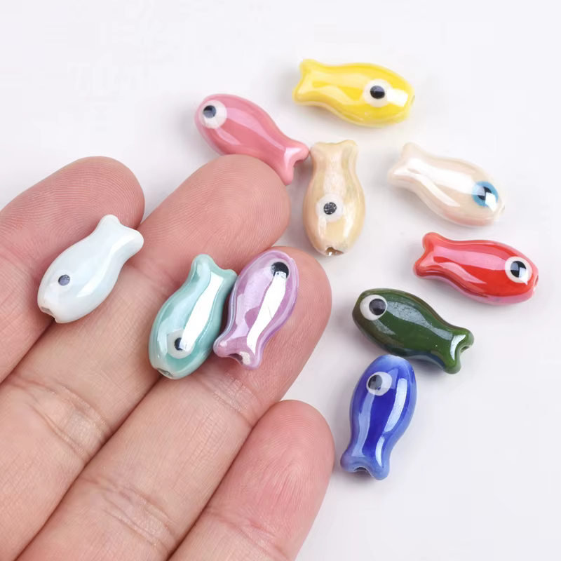 Lot de 5 perles en forme de poisson de 19mm, faites à la main, brillantes, en céramique émaillée, en